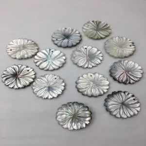 Carved Shell Flower Approx 3cm Drilled 1pc