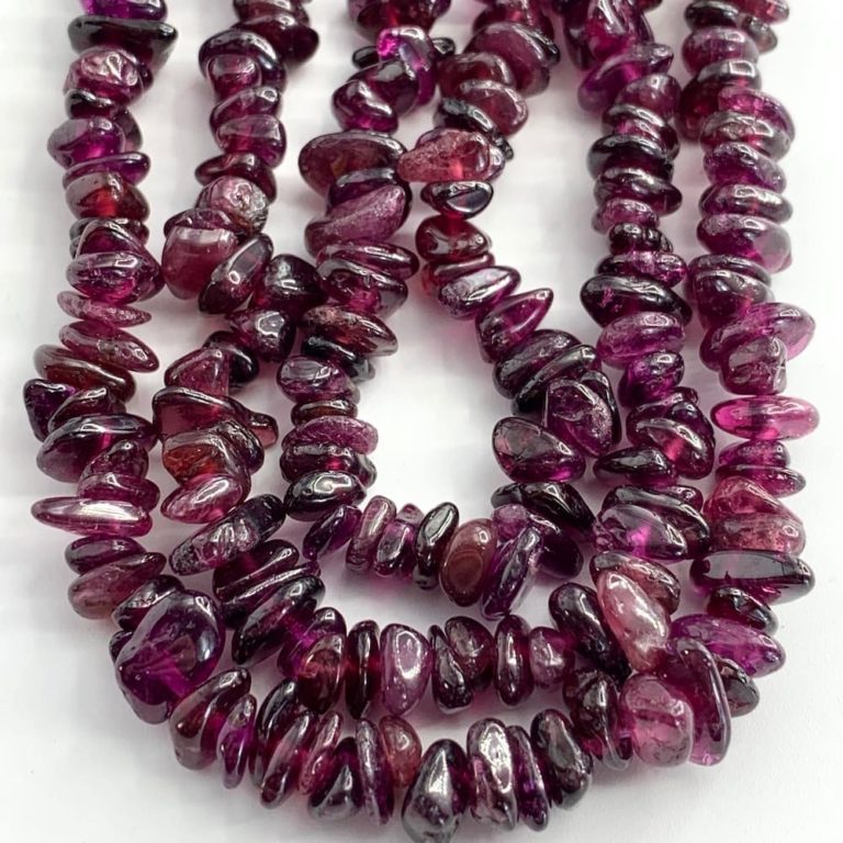 Garnet Chips 4-9mm Centre Drilled 38cm Strand