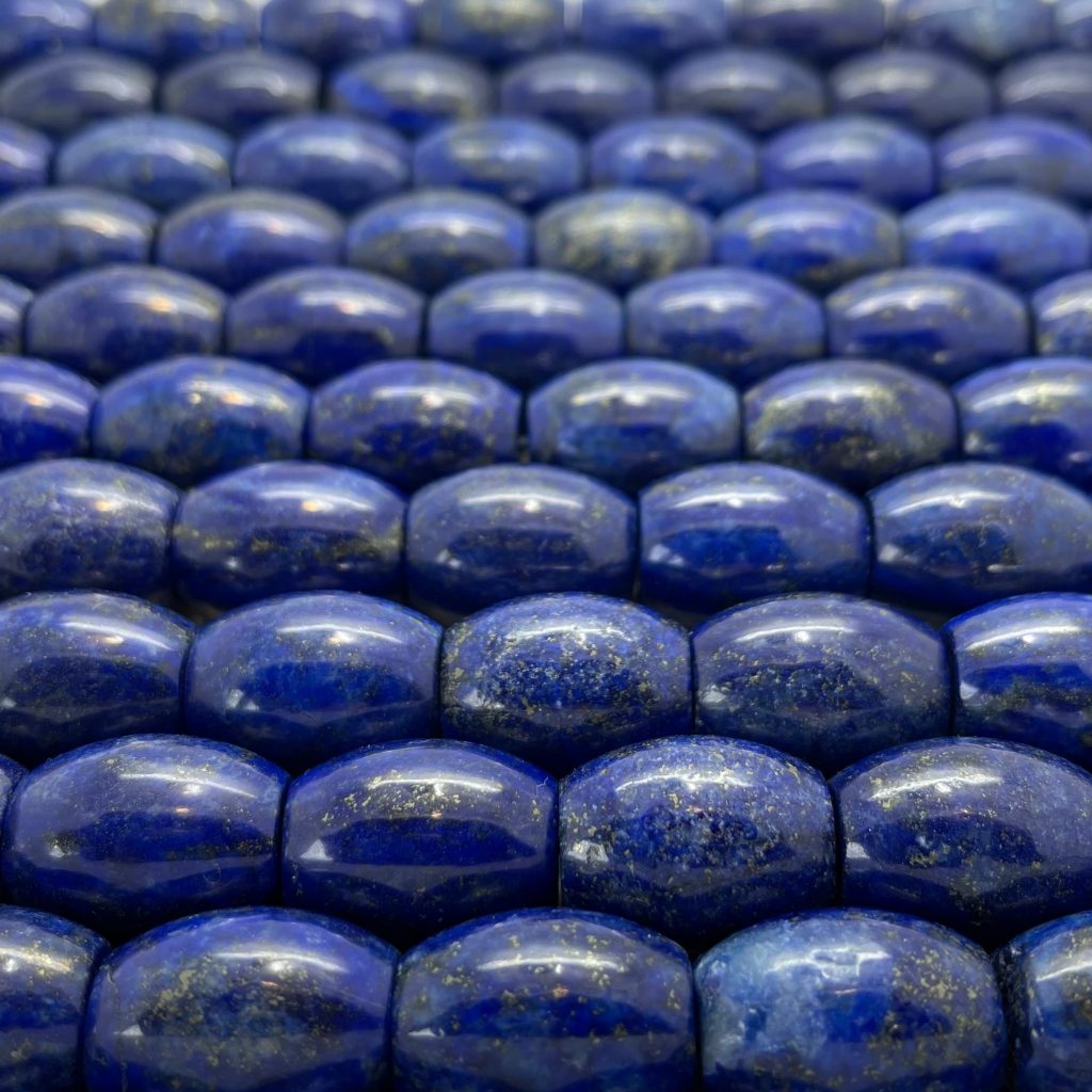 How to tell the difference between Sodalite and Lapis Lazuli ...