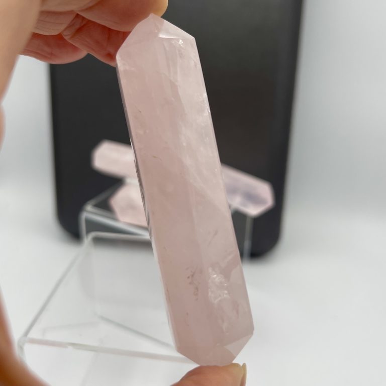 Rose Quartz Double Terminated Point Approx 9 x 2cm - Image 3