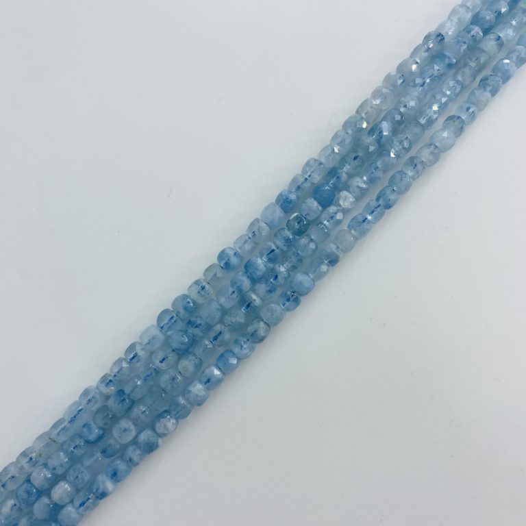 Aquamarine 4-6mm Faceted Cube 36cm Strand - Image 5