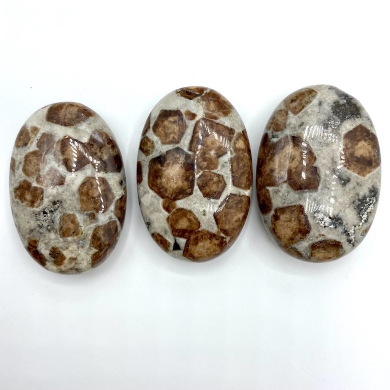 Garnet in Wollastonite Palmstone Approx 45 x 30 x 15mm - Image 4