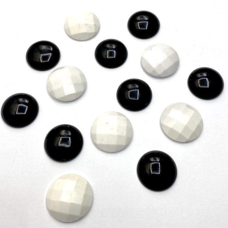 1 Black & 1 White Onyx Round Smooth & Checker Cut Cabochons Approx 20 - 23mm 2 Piece Pack - Image 2