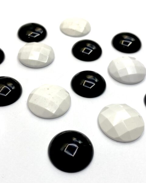 1 Black & 1 White Onyx Round Smooth & Checker Cut Cabochons Approx 20 - 23mm 2 Piece Pack