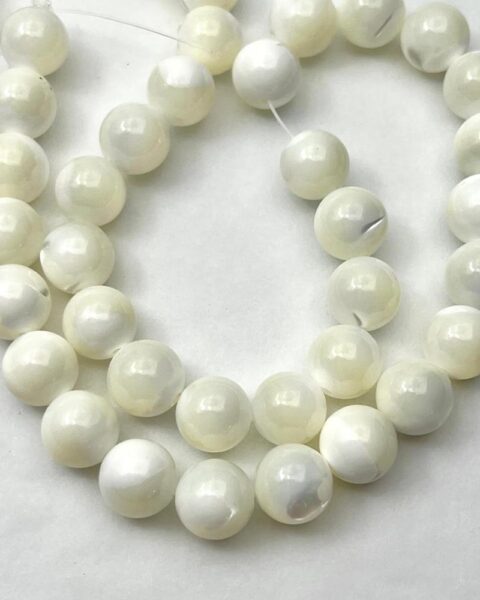 White Shell Smooth Round Approx 10mm Beads Approx 38cm Strand