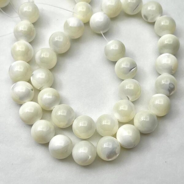 White Shell Smooth Round Approx 10mm Beads Approx 38cm Strand