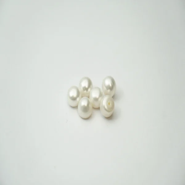 Freshwater Cultured Cream Button Pearl Approx 8 - 8.5mm Half Drilled 3 Pairs - Image 3