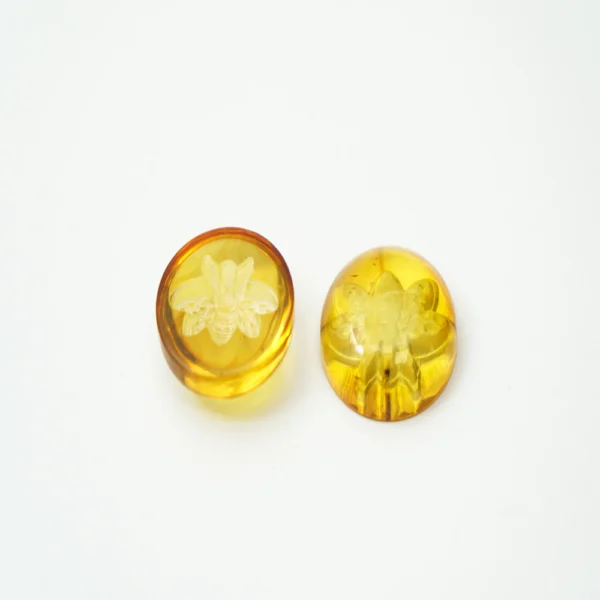 Baltic Amber Bee Engraved Round Cabochon Approx 20mm